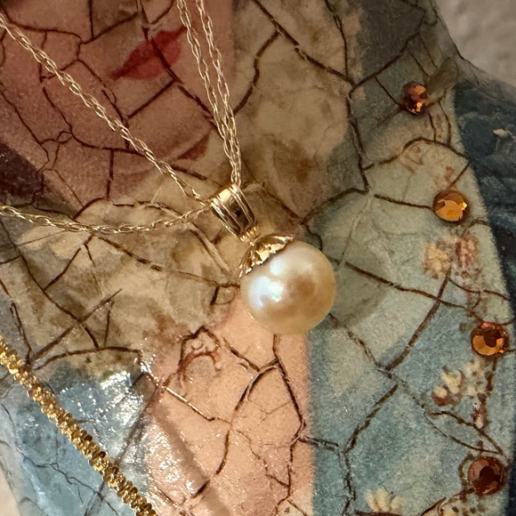 Catbird Jewelry - Vintage 14kt solid yellow gold and pearl pendant